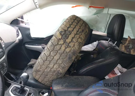 2017 Jeep Cherokee Trailhawk from USA, damaged, VIN 1C4PJMBSXHW657446